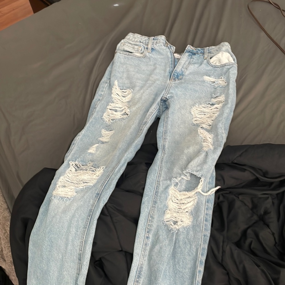 Brand cello color light blue kinda baggy in good condition size 5